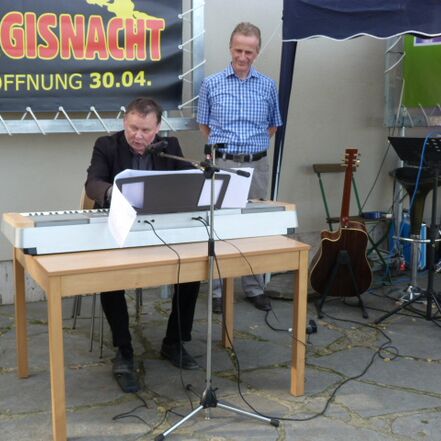 Foto zu Schüsselfest zur Eröffnung der neuen WCs